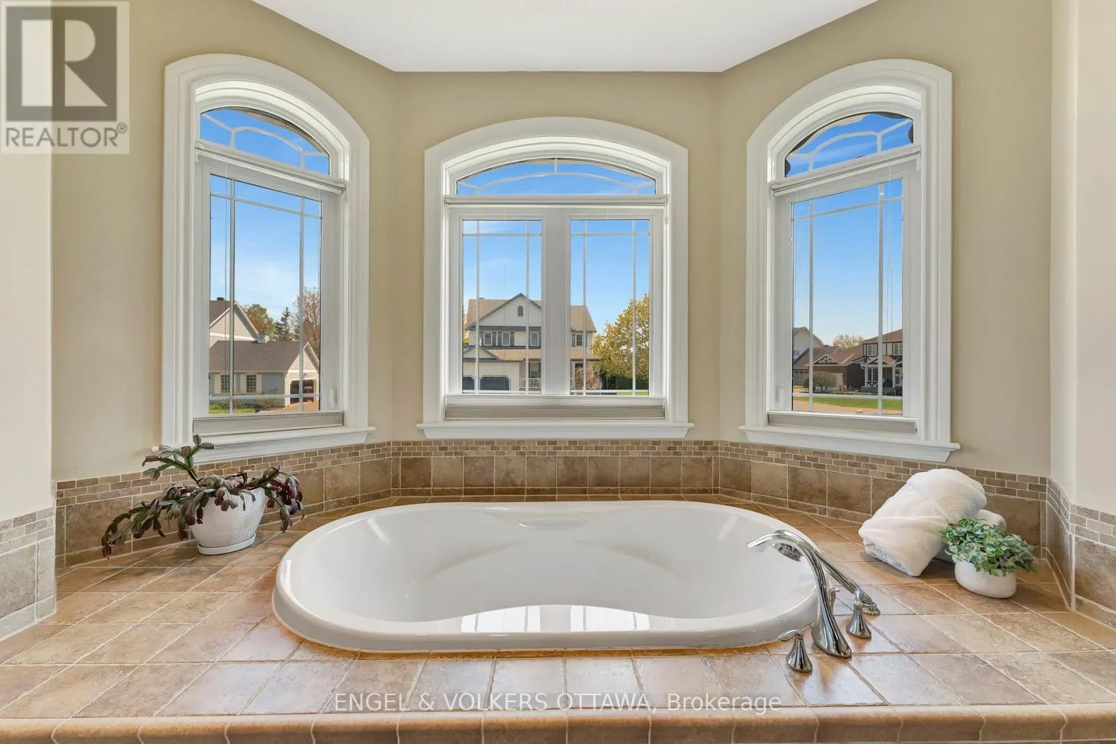 2 BEECHGROVE GARDENS