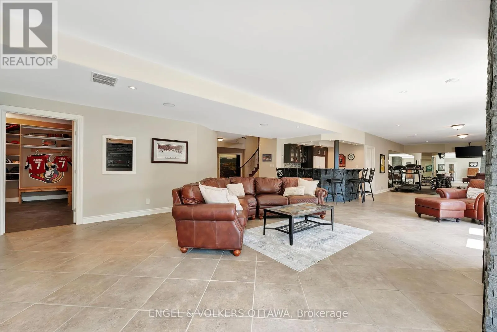 2 BEECHGROVE GARDENS