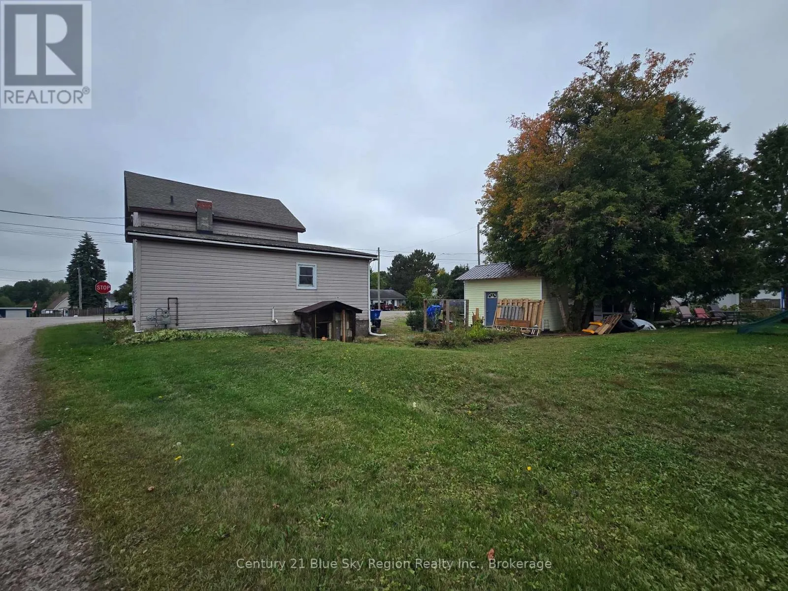 601 DRIVE-IN ROAD