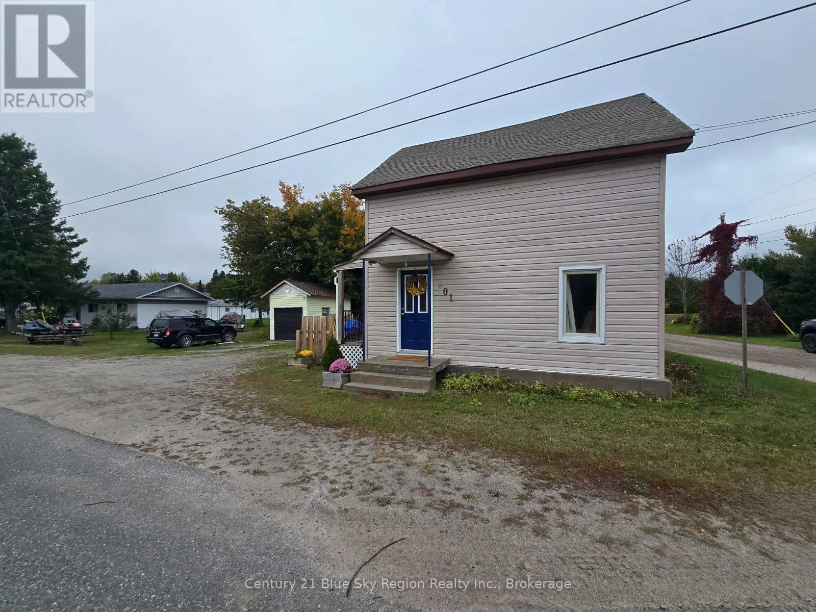 601 DRIVE-IN ROAD