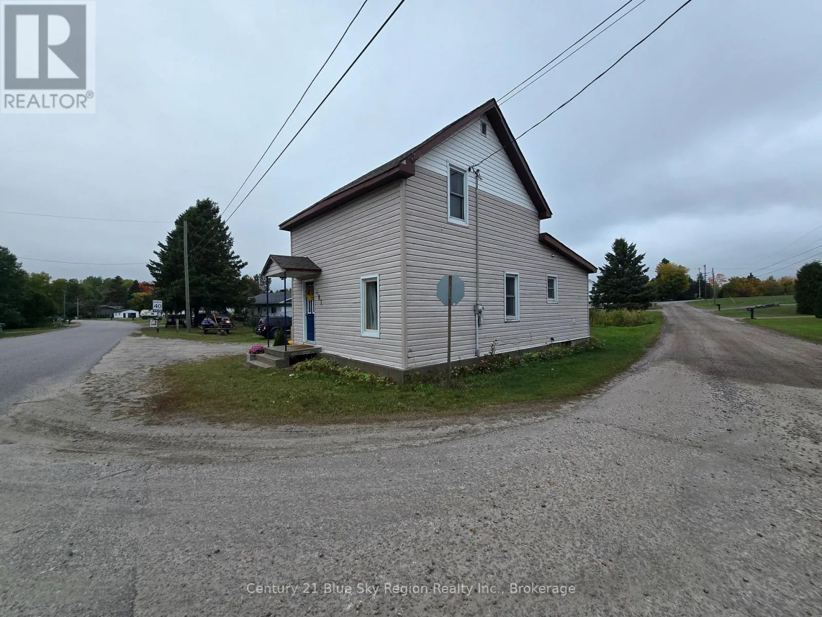 601 DRIVE-IN ROAD