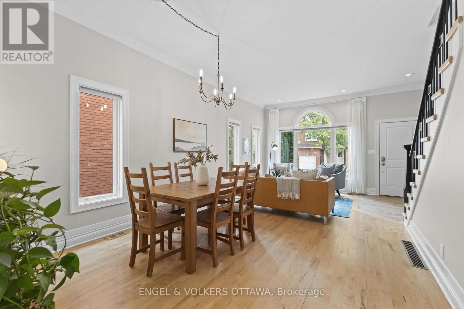 A - 120 DRUMMOND STREET