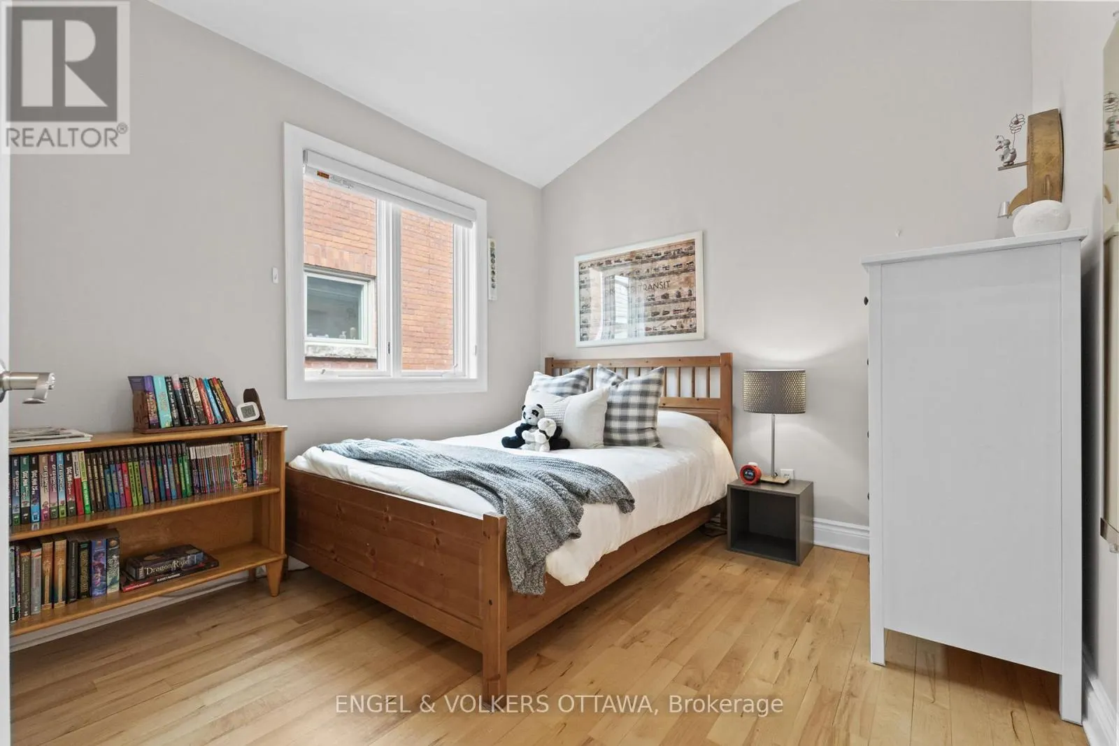 A - 120 DRUMMOND STREET
