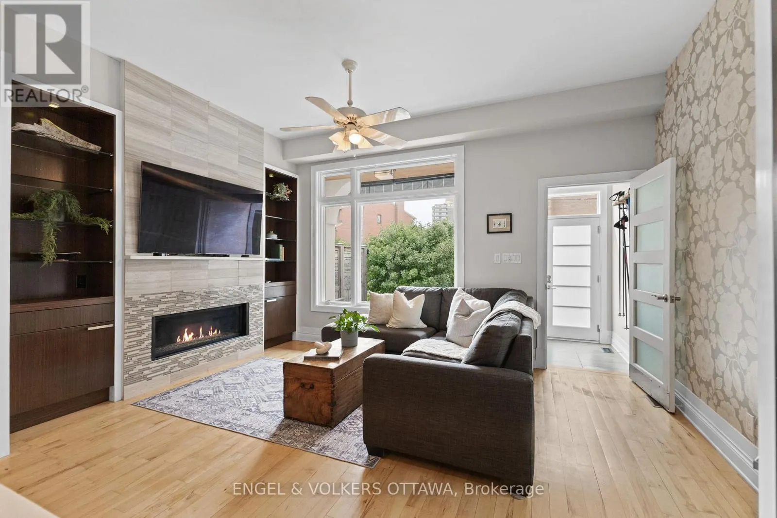 A - 120 DRUMMOND STREET