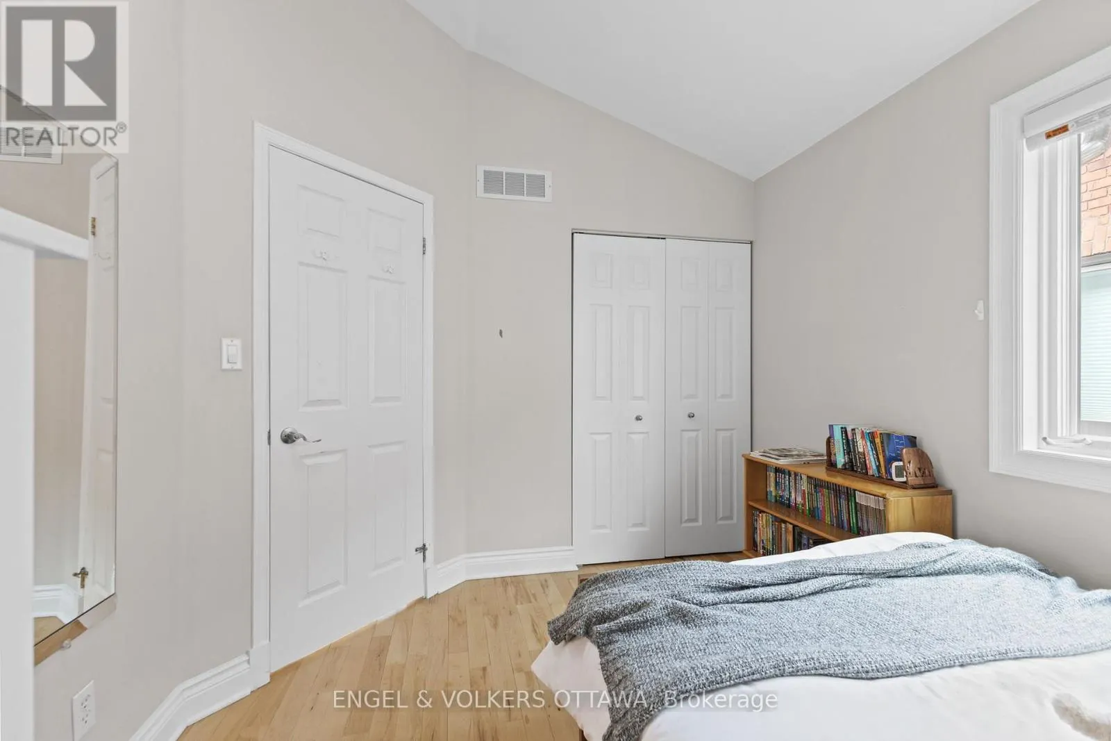 A - 120 DRUMMOND STREET