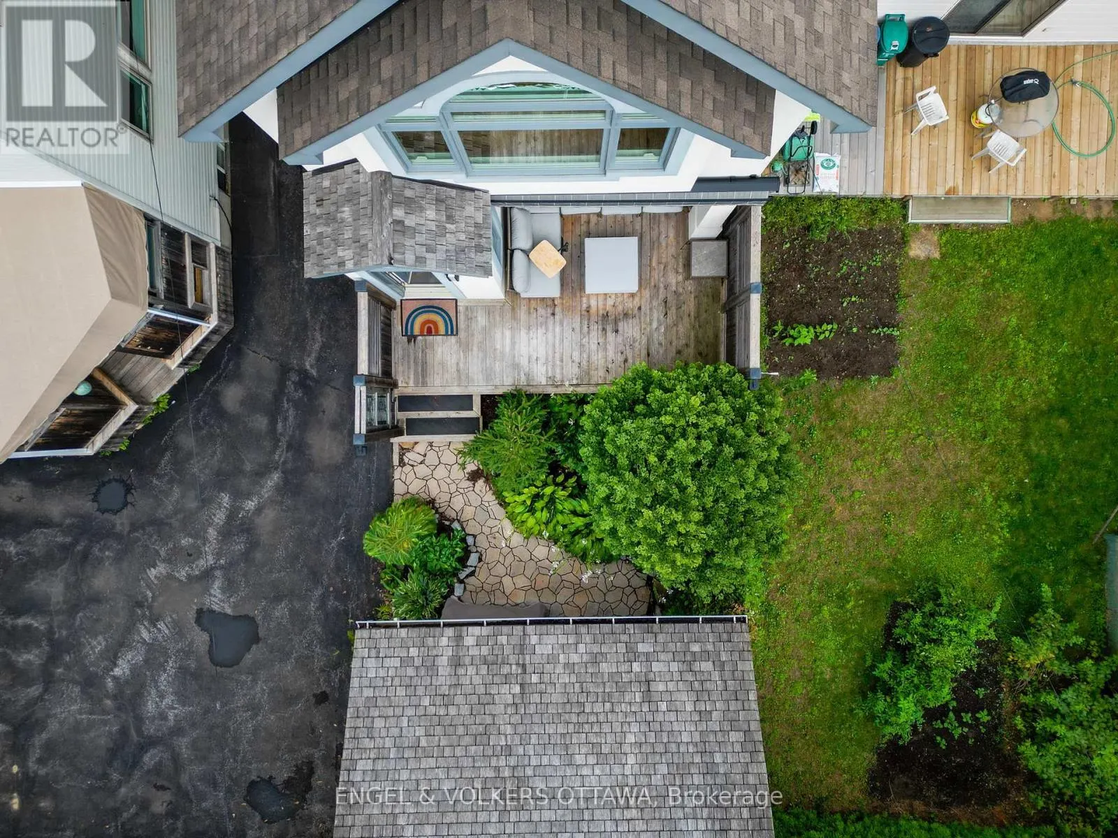 A - 120 DRUMMOND STREET