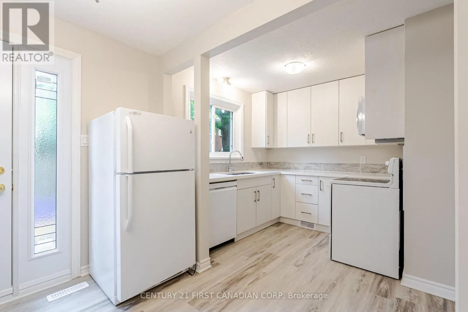 8 - 360 HOMESTEAD COURT, #8