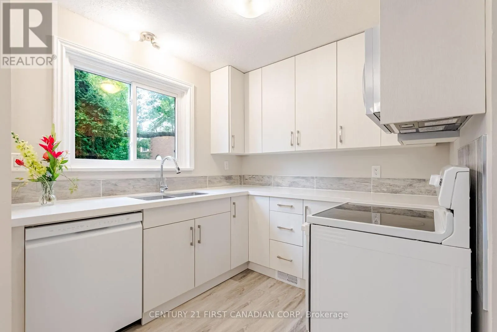 8 - 360 HOMESTEAD COURT, #8