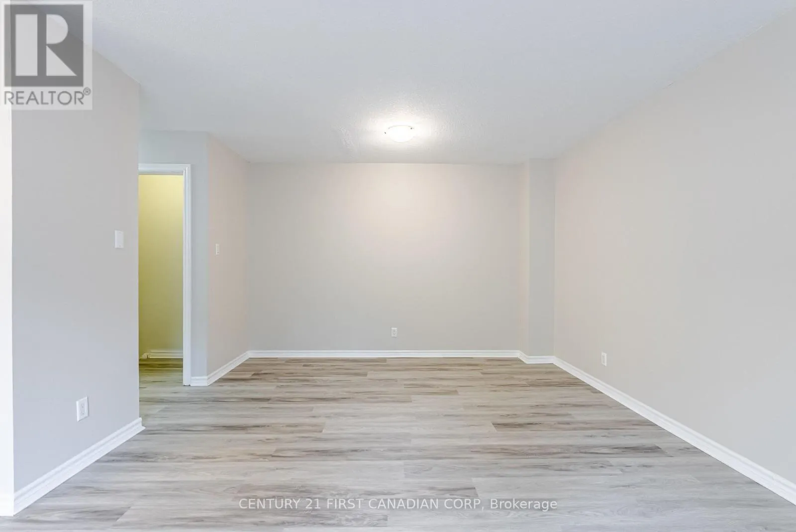 8 - 360 HOMESTEAD COURT, #8