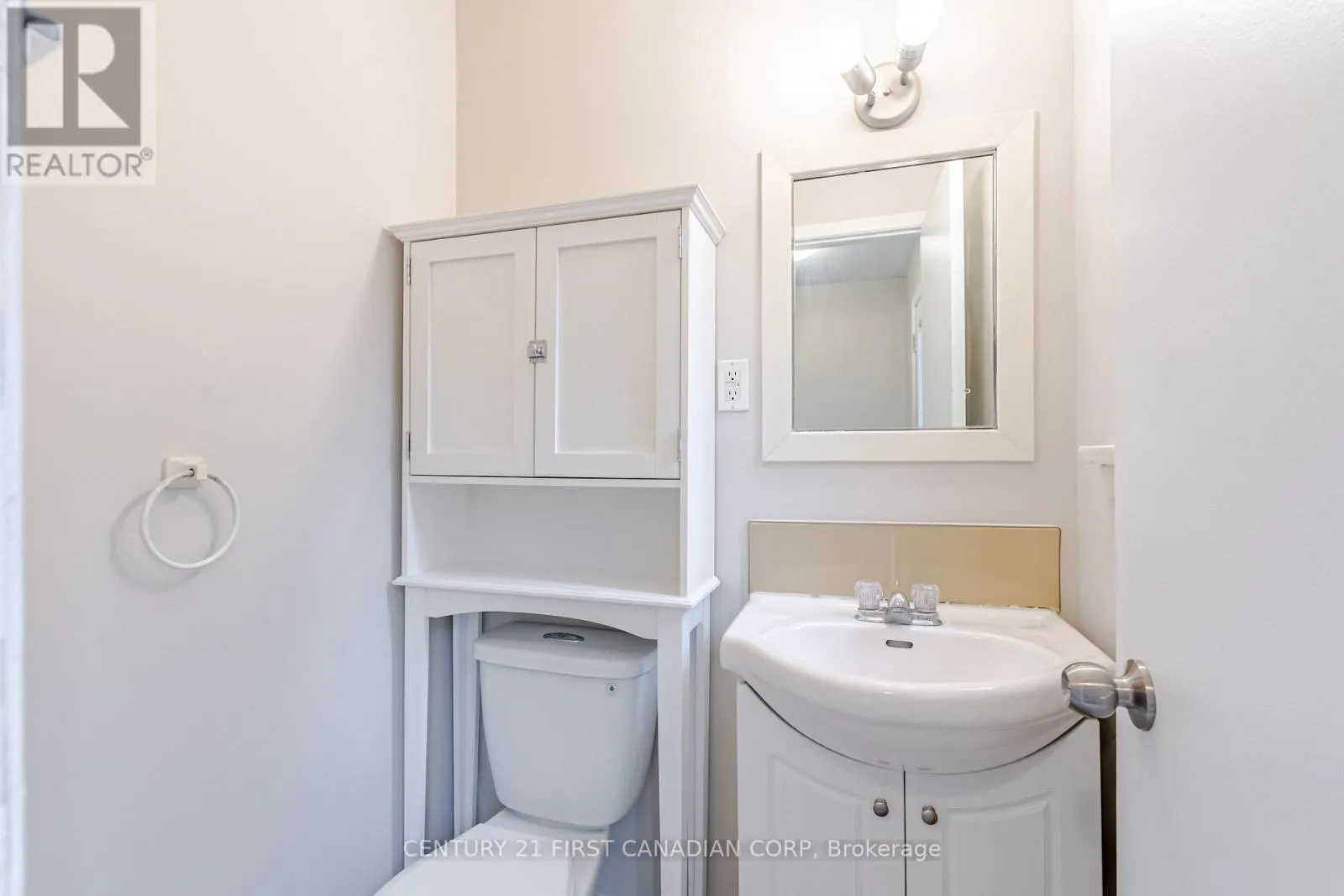 8 - 360 HOMESTEAD COURT, #8