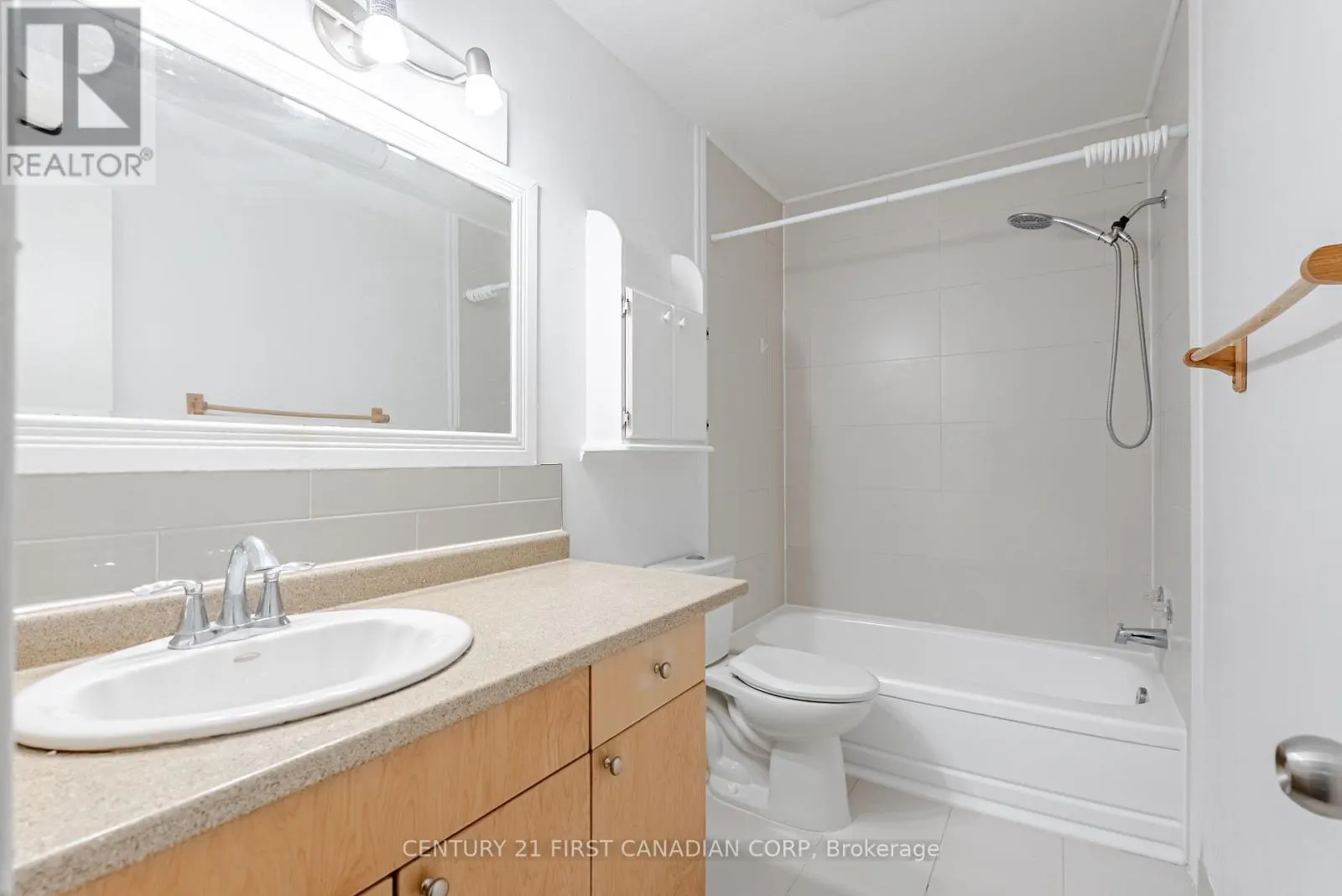 8 - 360 HOMESTEAD COURT, #8