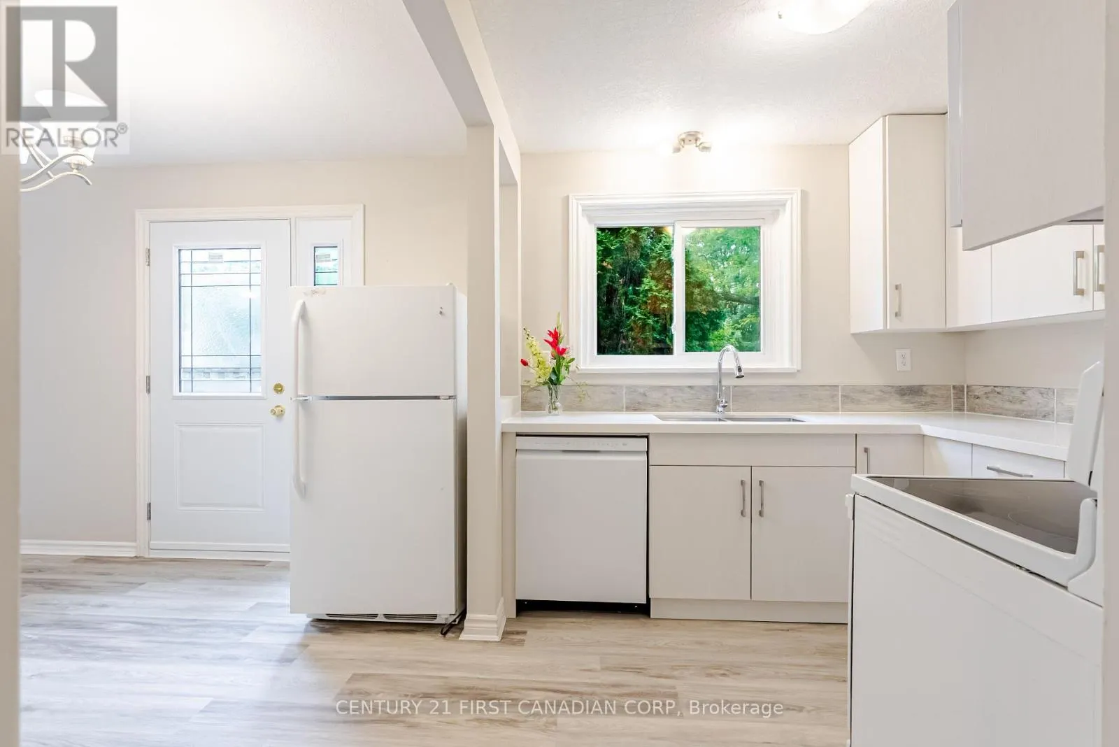 8 - 360 HOMESTEAD COURT, #8