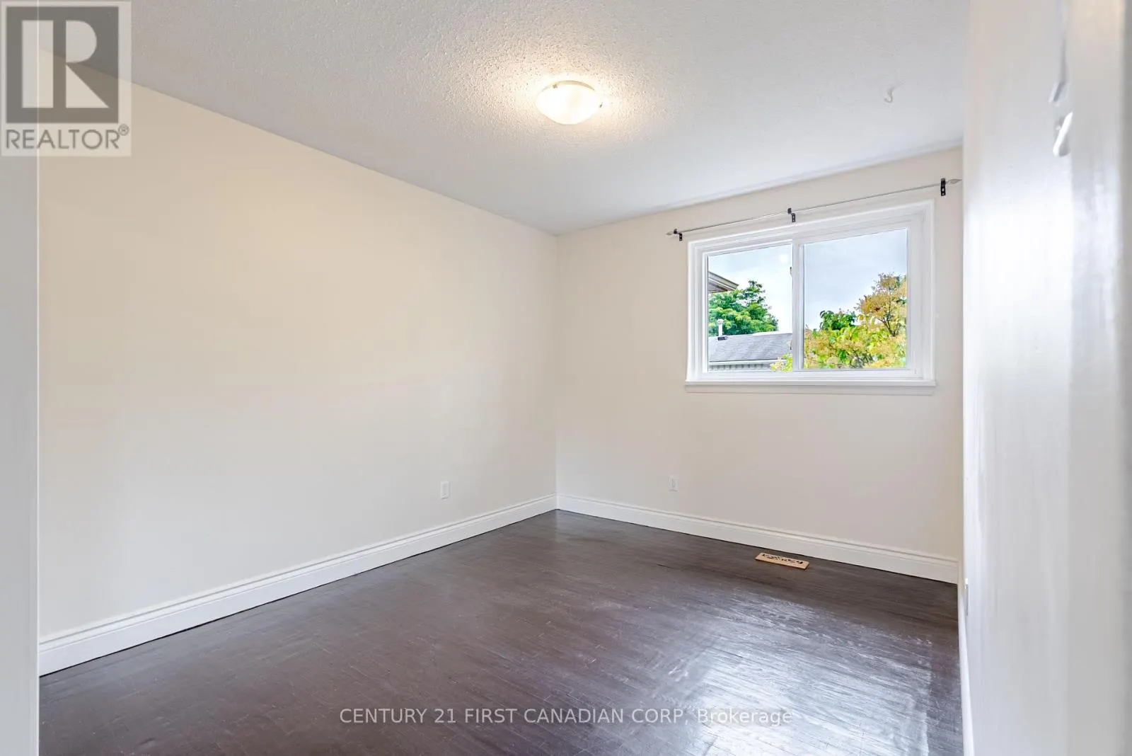 8 - 360 HOMESTEAD COURT, #8