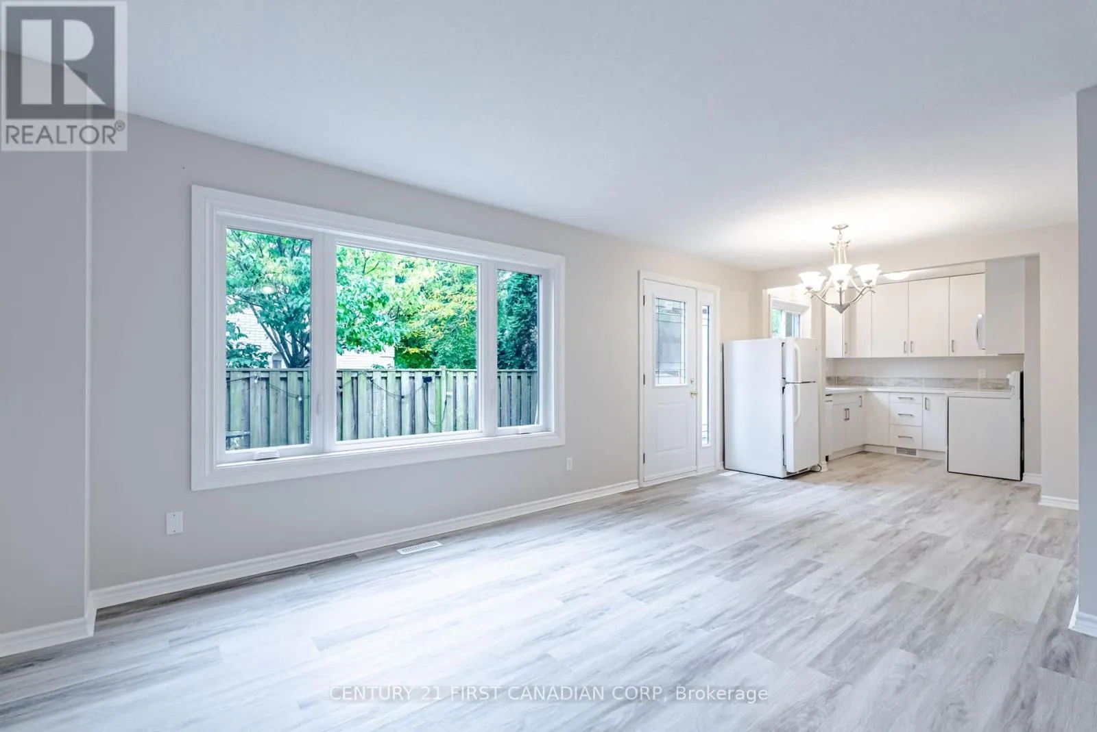 8 - 360 HOMESTEAD COURT, #8