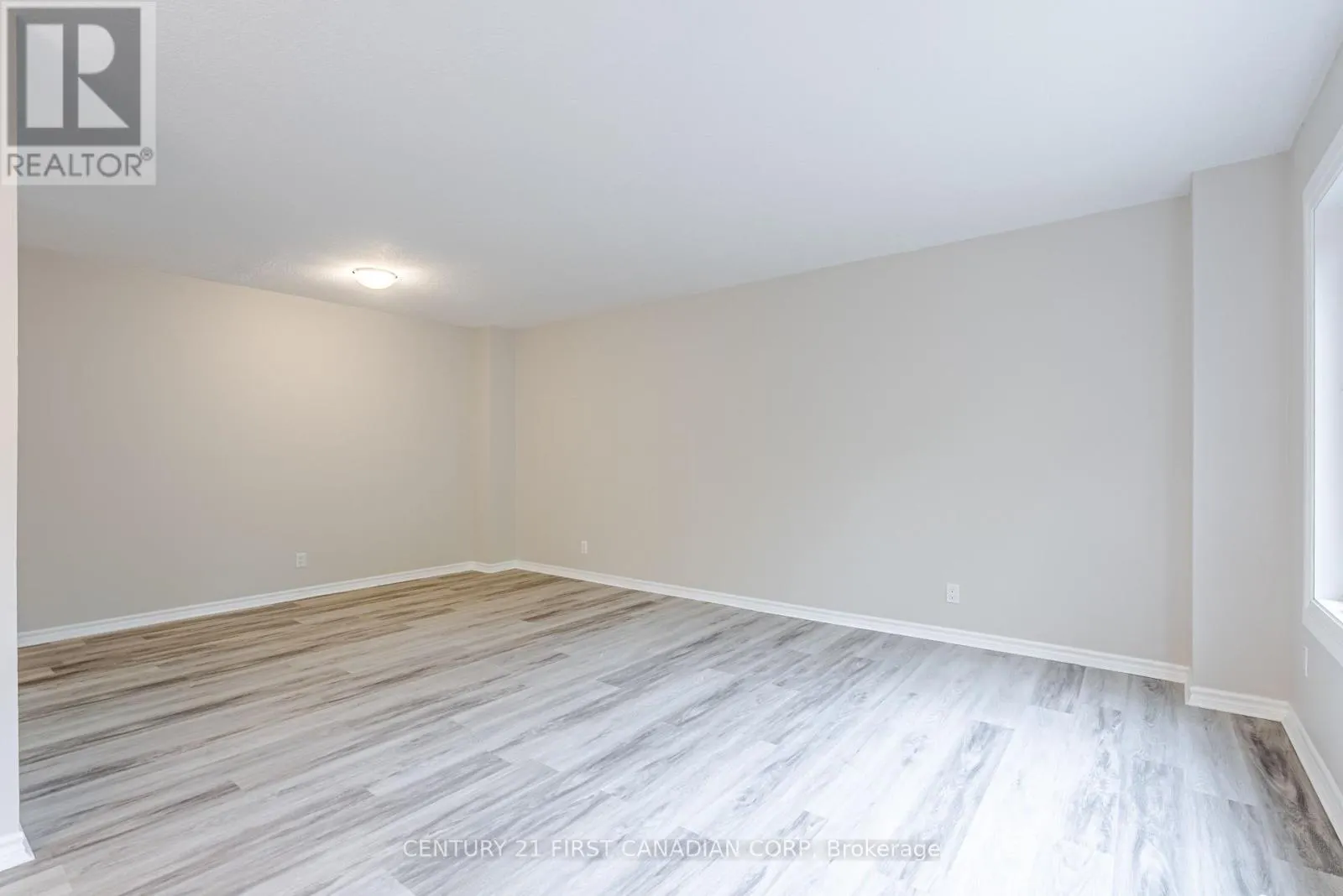 8 - 360 HOMESTEAD COURT, #8