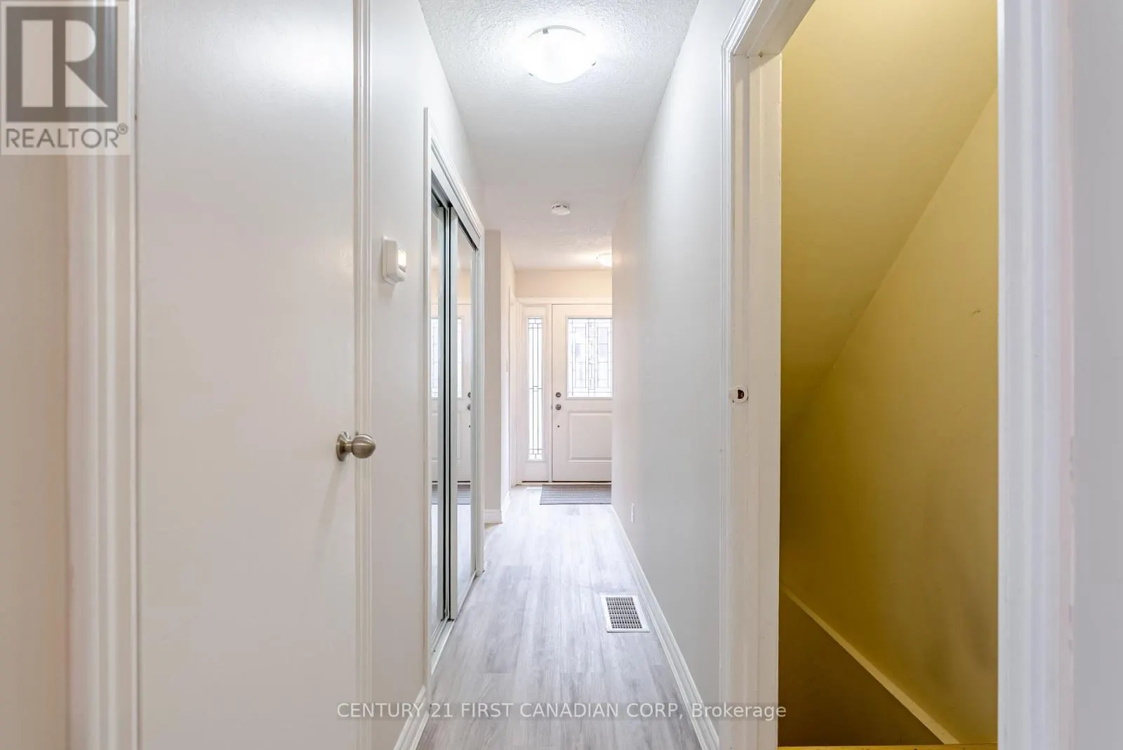 8 - 360 HOMESTEAD COURT, #8