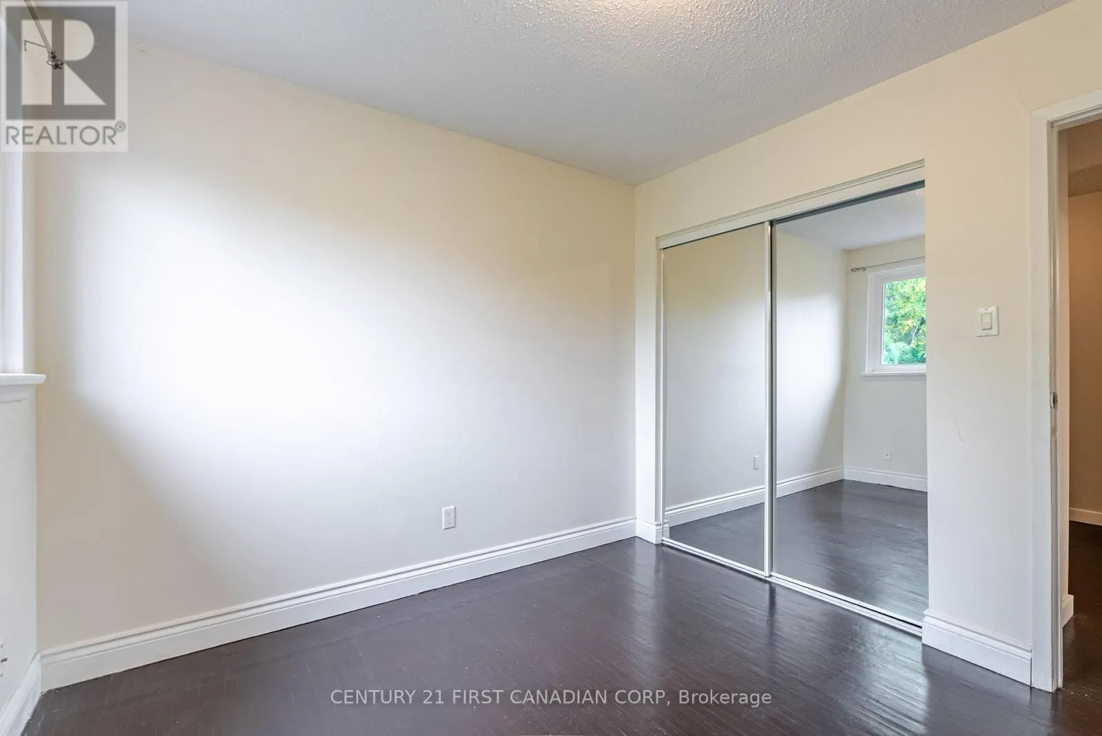 8 - 360 HOMESTEAD COURT, #8