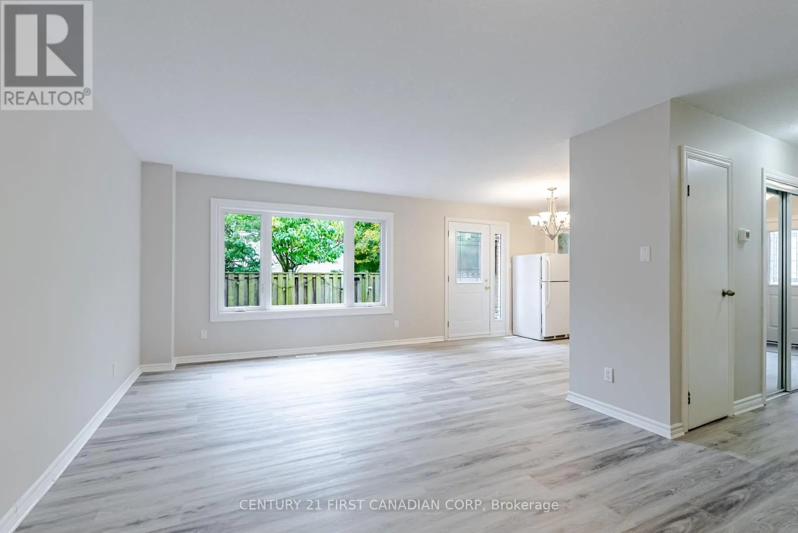 8 - 360 HOMESTEAD COURT, #8