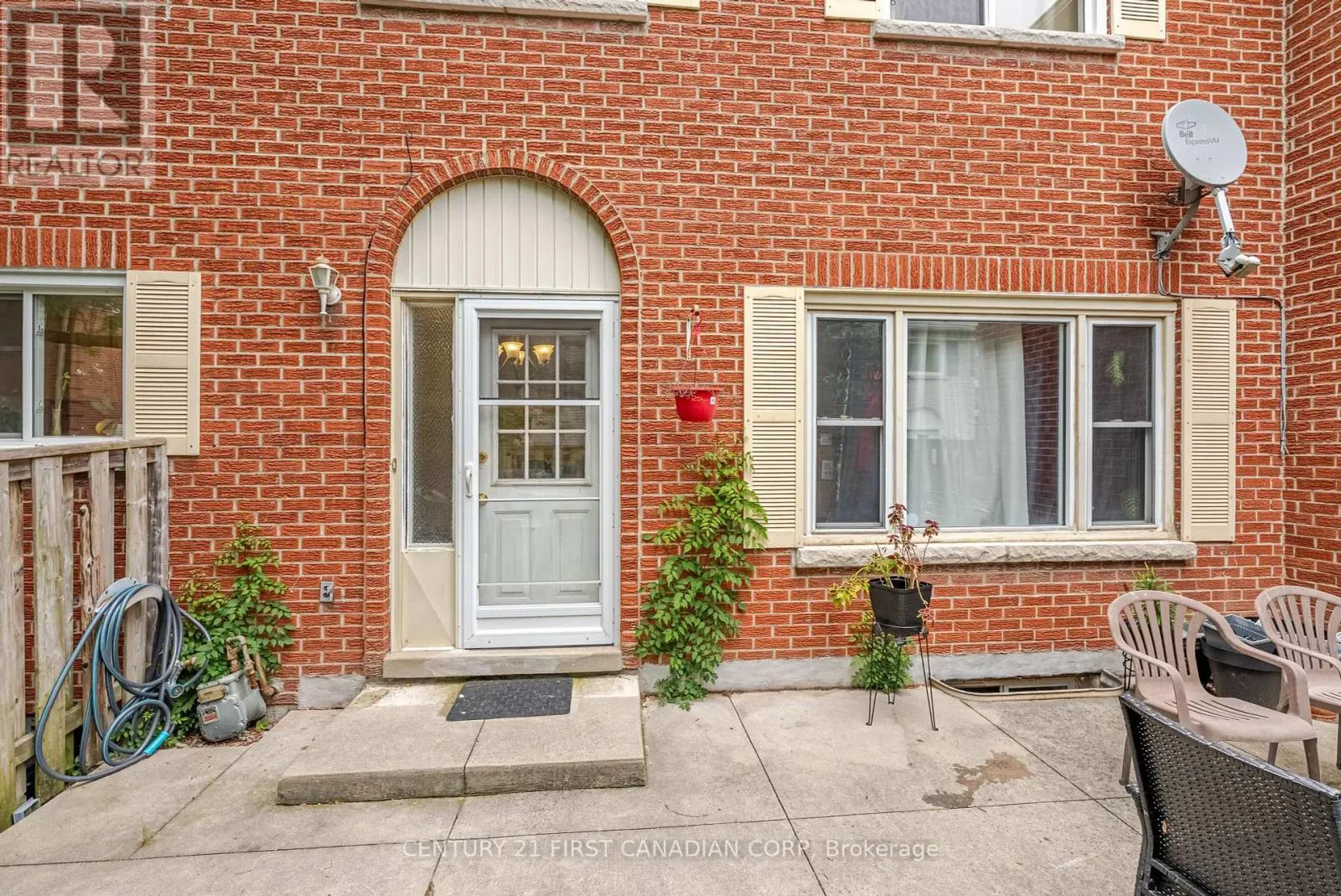 8 - 360 HOMESTEAD COURT, #8
