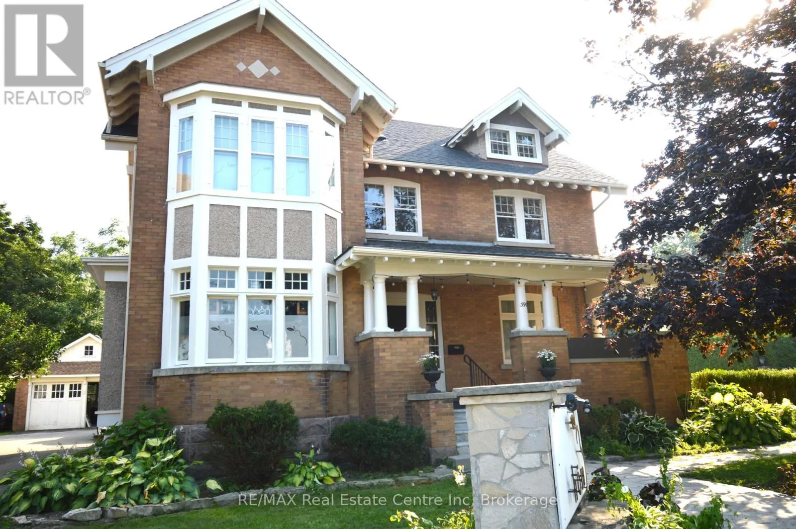 390 MAIN STREET W