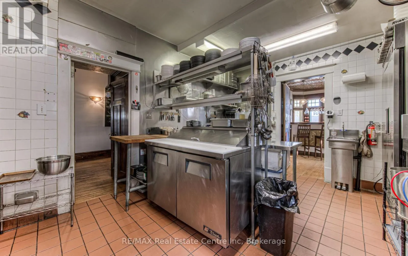 390 MAIN STREET W