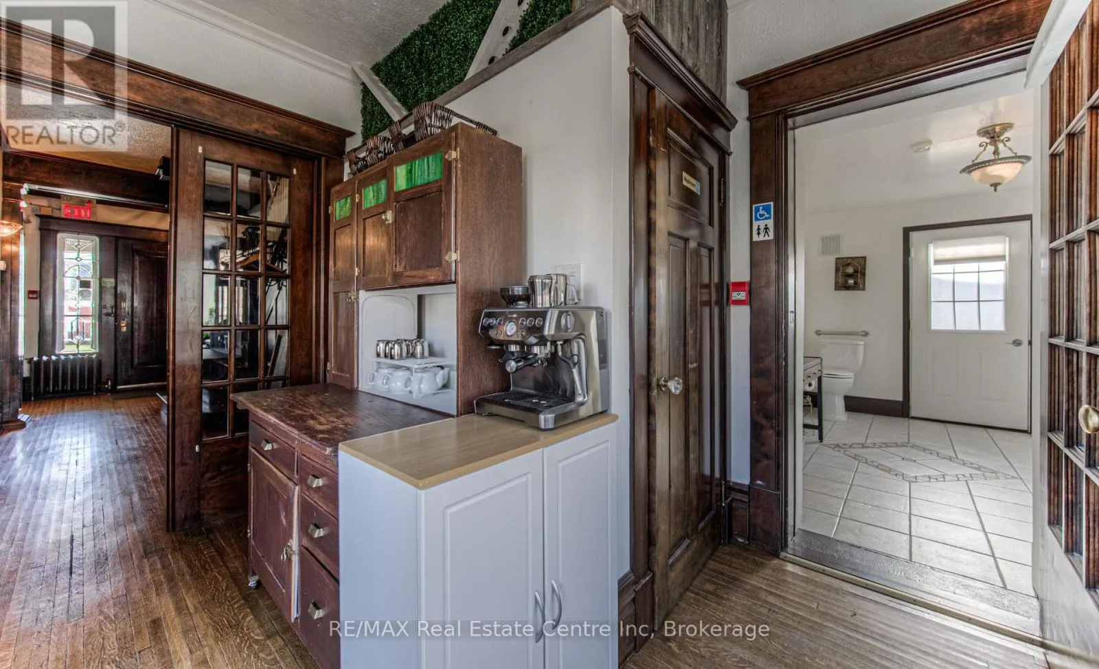 390 MAIN STREET W
