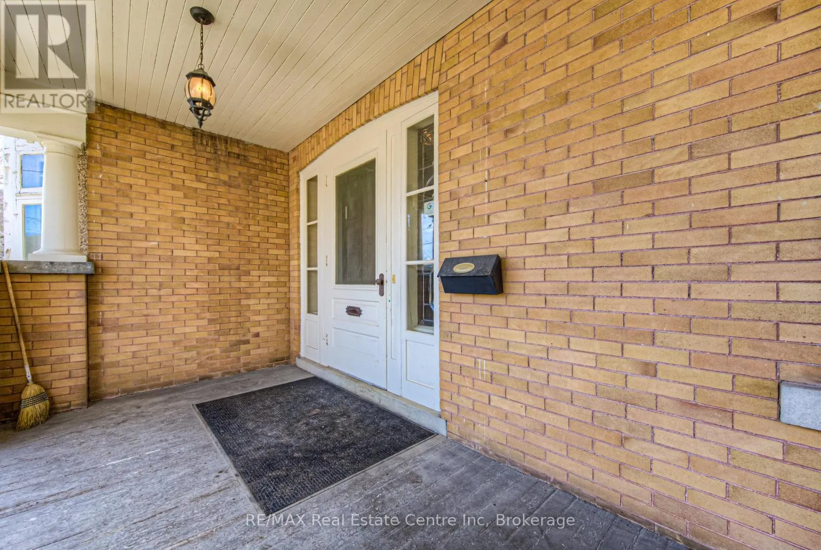 390 MAIN STREET W