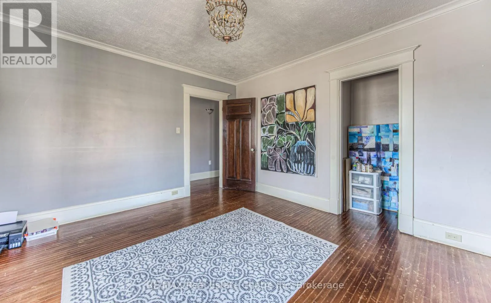 390 MAIN STREET W