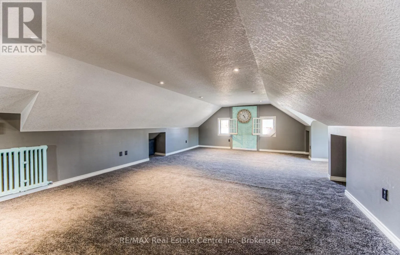 390 MAIN STREET W