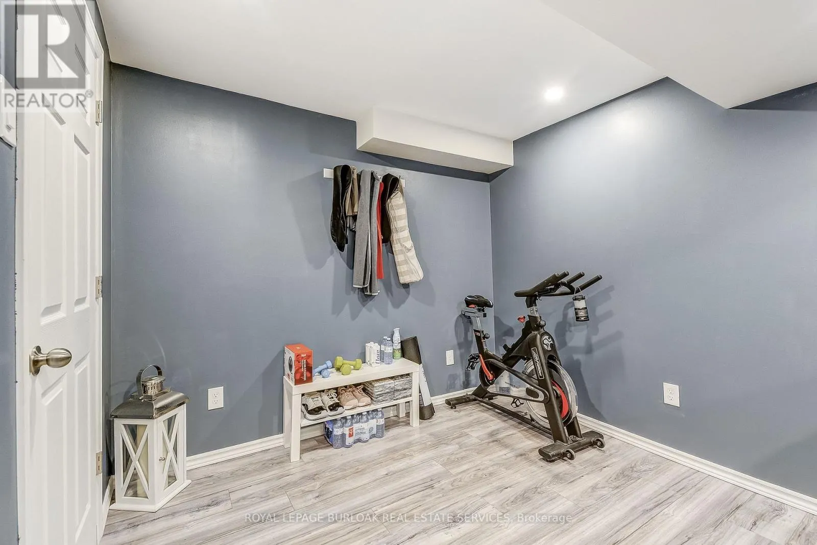 30 - 21 MADONNA DRIVE