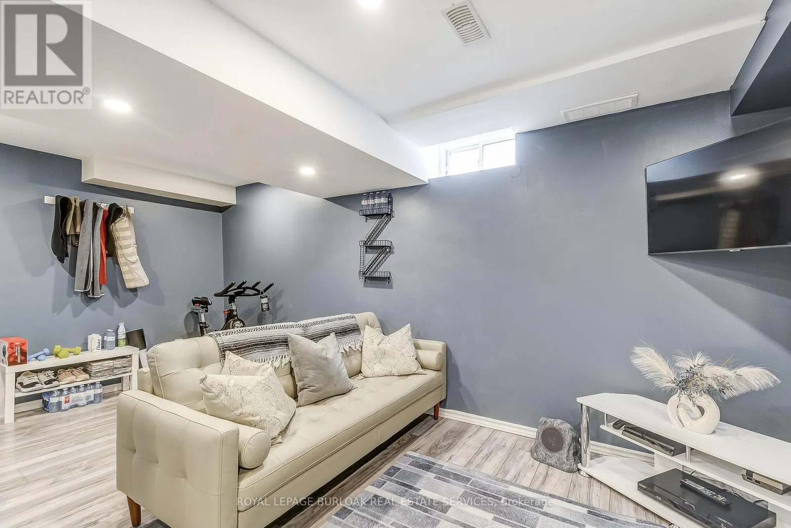 30 - 21 MADONNA DRIVE