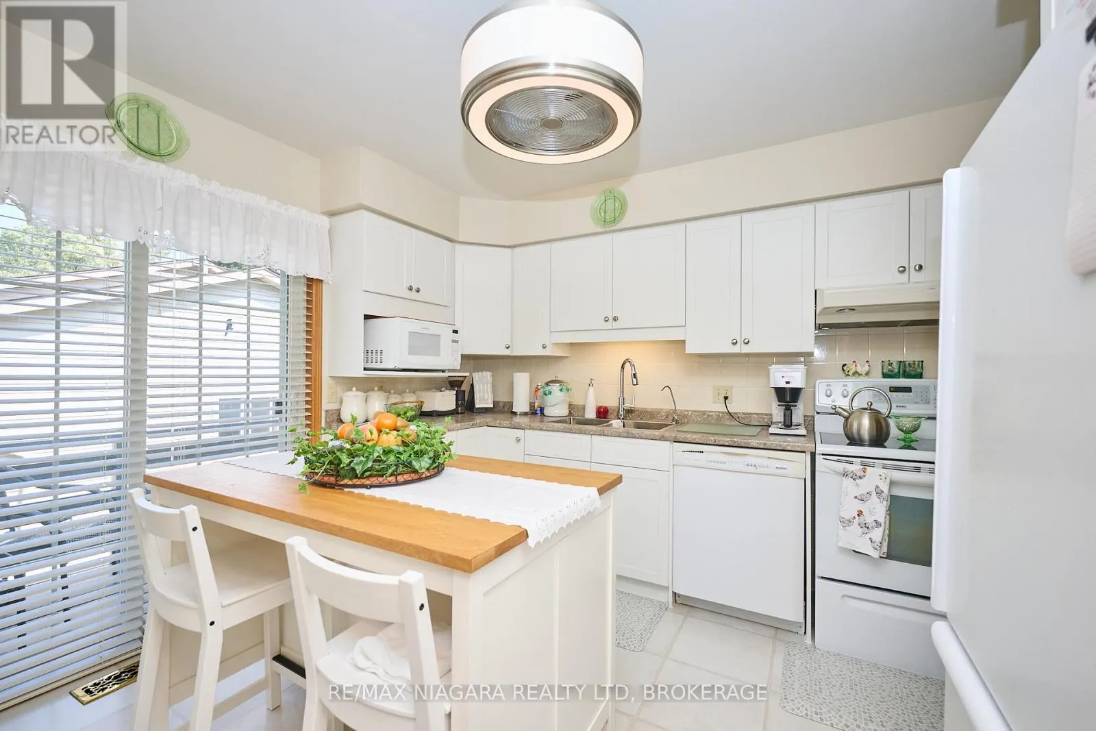 524 LAKEVIEW ROAD