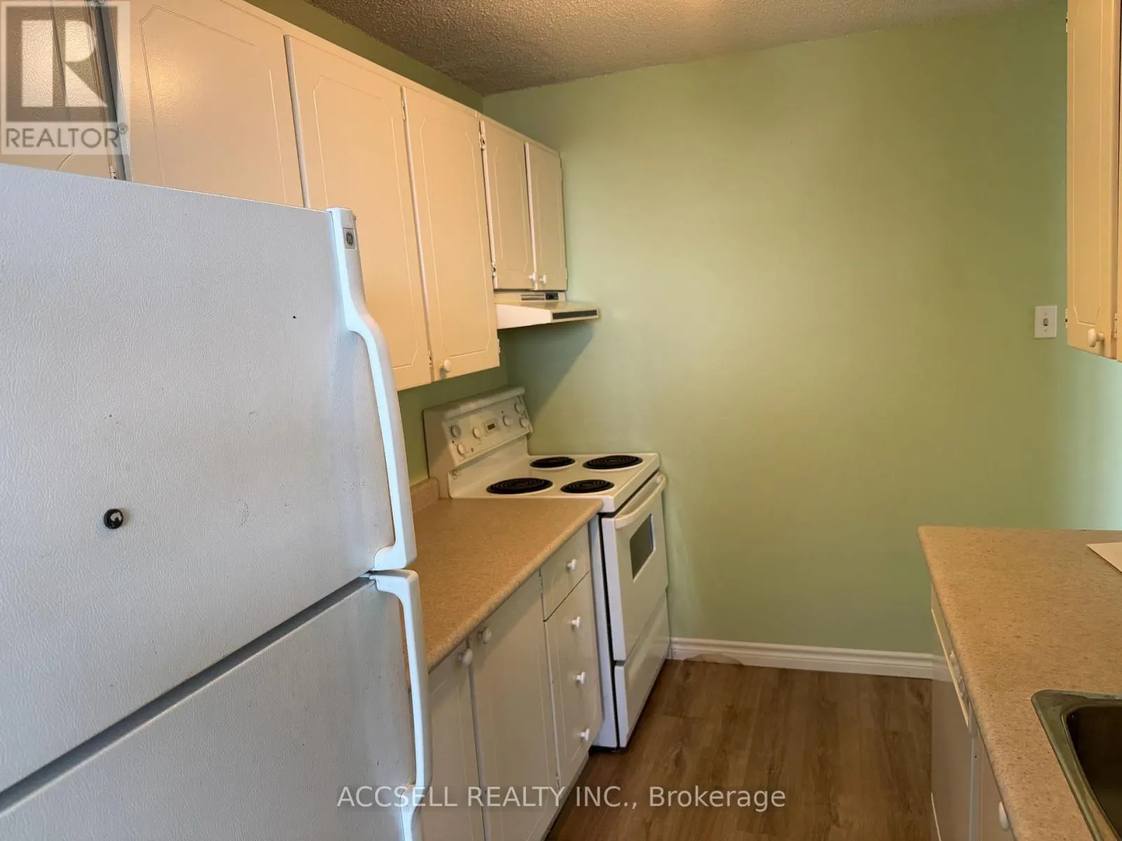 212 - 1103 JALNA BOULEVARD