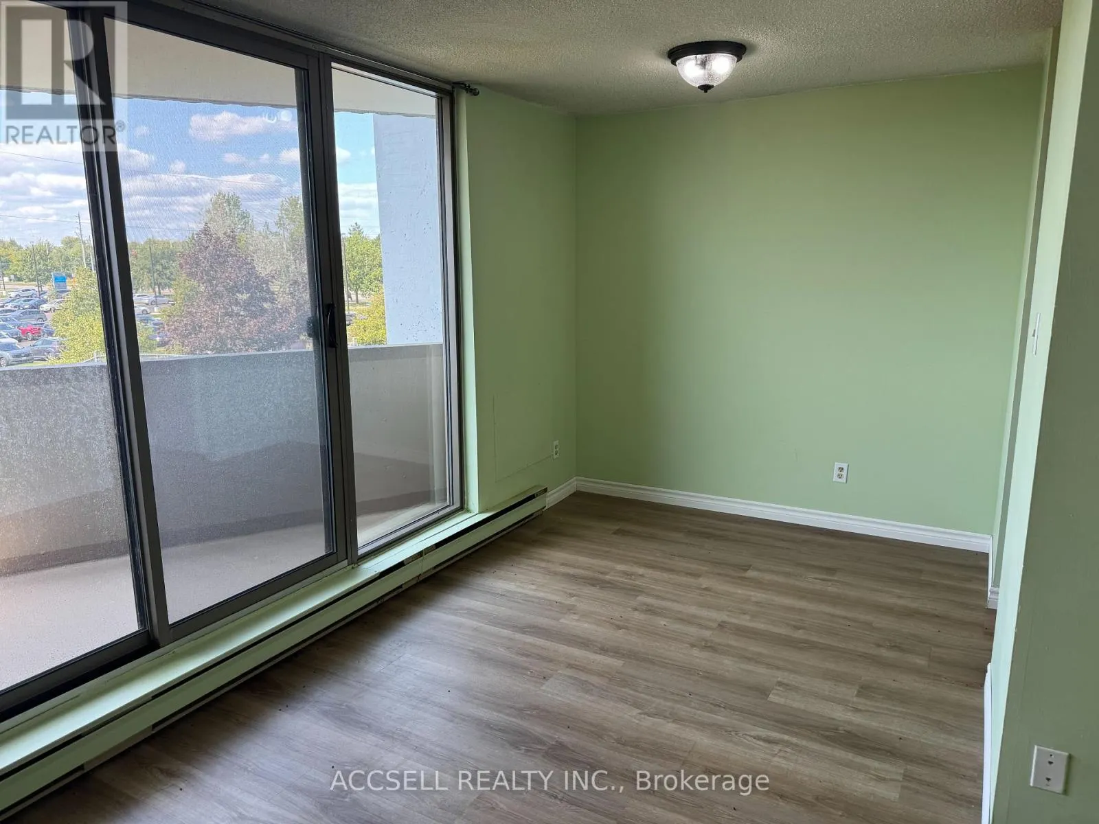 212 - 1103 JALNA BOULEVARD
