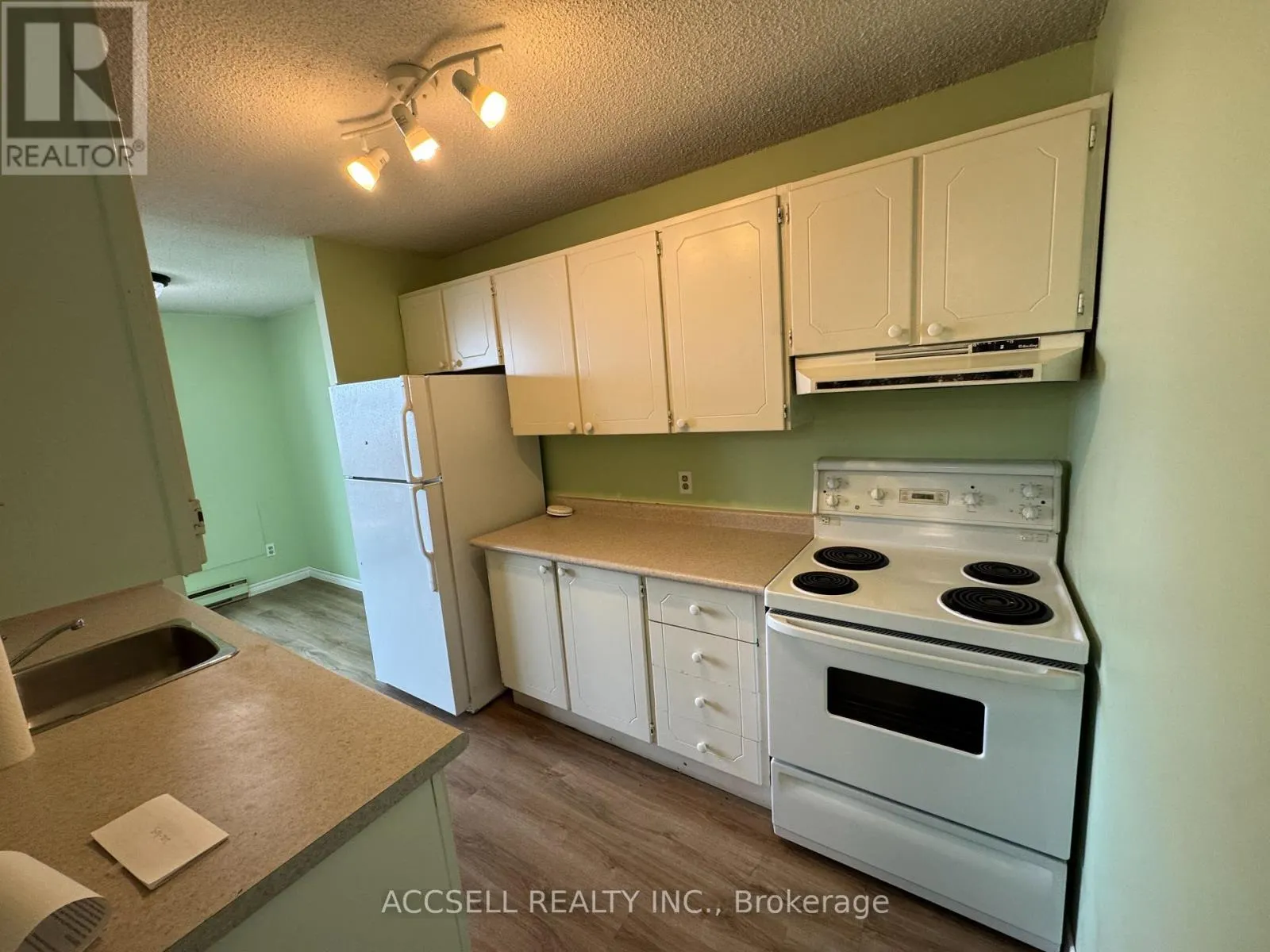 212 - 1103 JALNA BOULEVARD