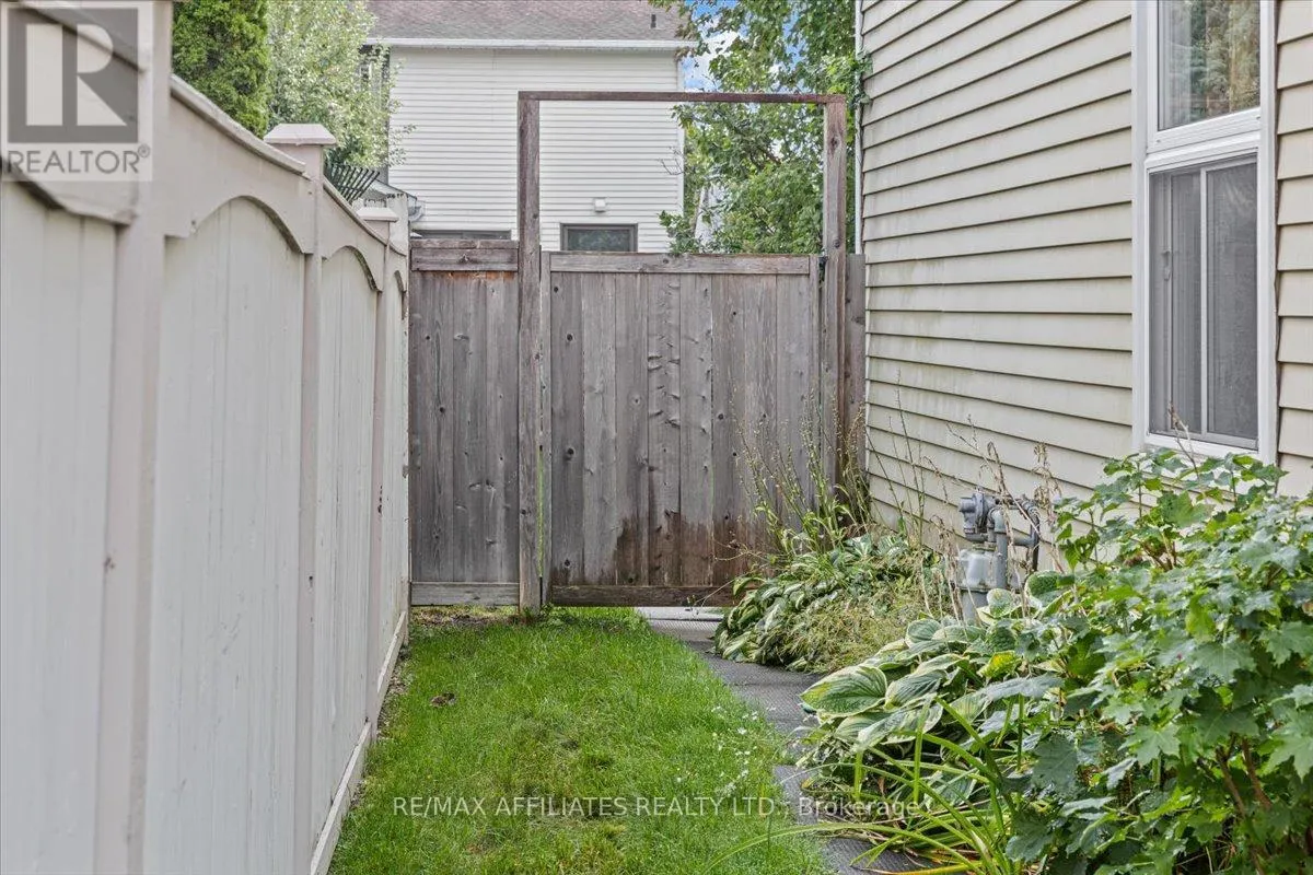 1093 ST LUCIA PLACE
