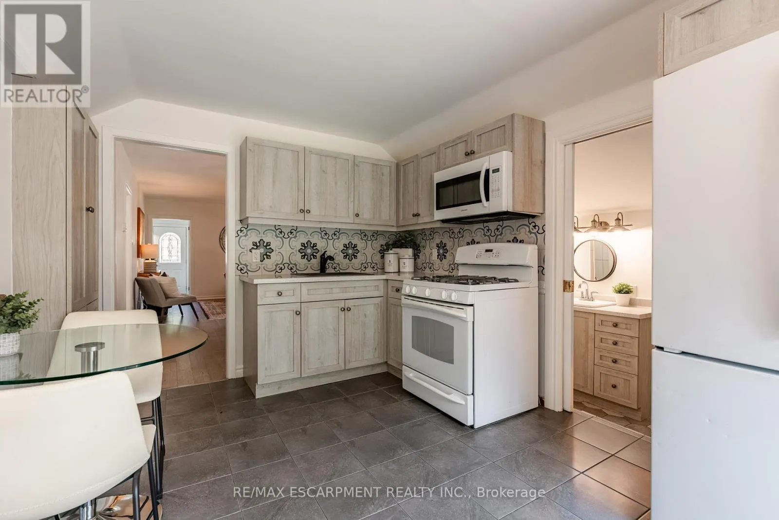 53 BAYVIEW DRIVE