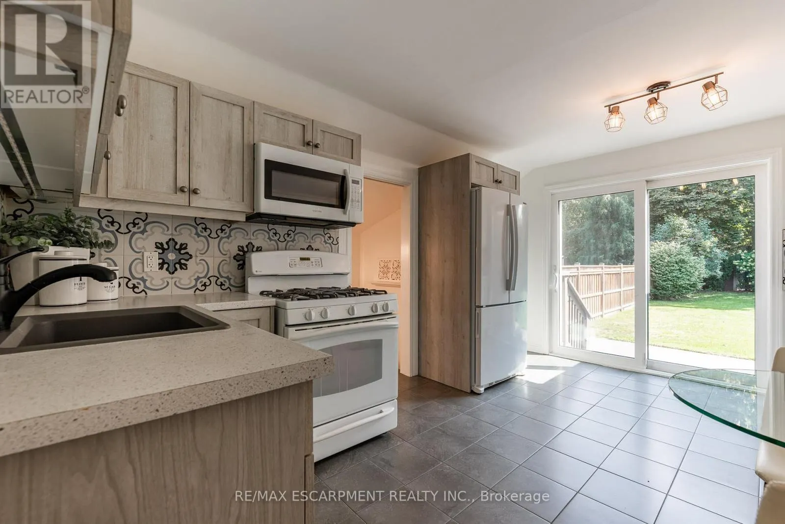 53 BAYVIEW DRIVE