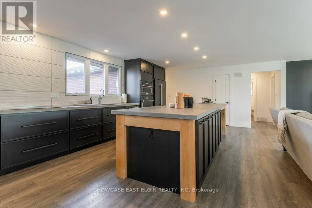 26 LAWRENCE CRESCENT