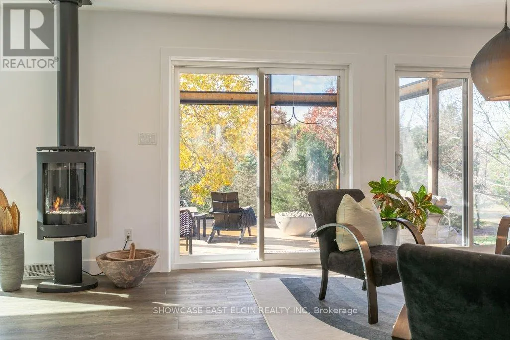 26 LAWRENCE CRESCENT