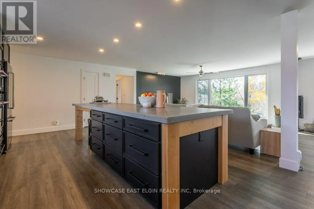 26 LAWRENCE CRESCENT