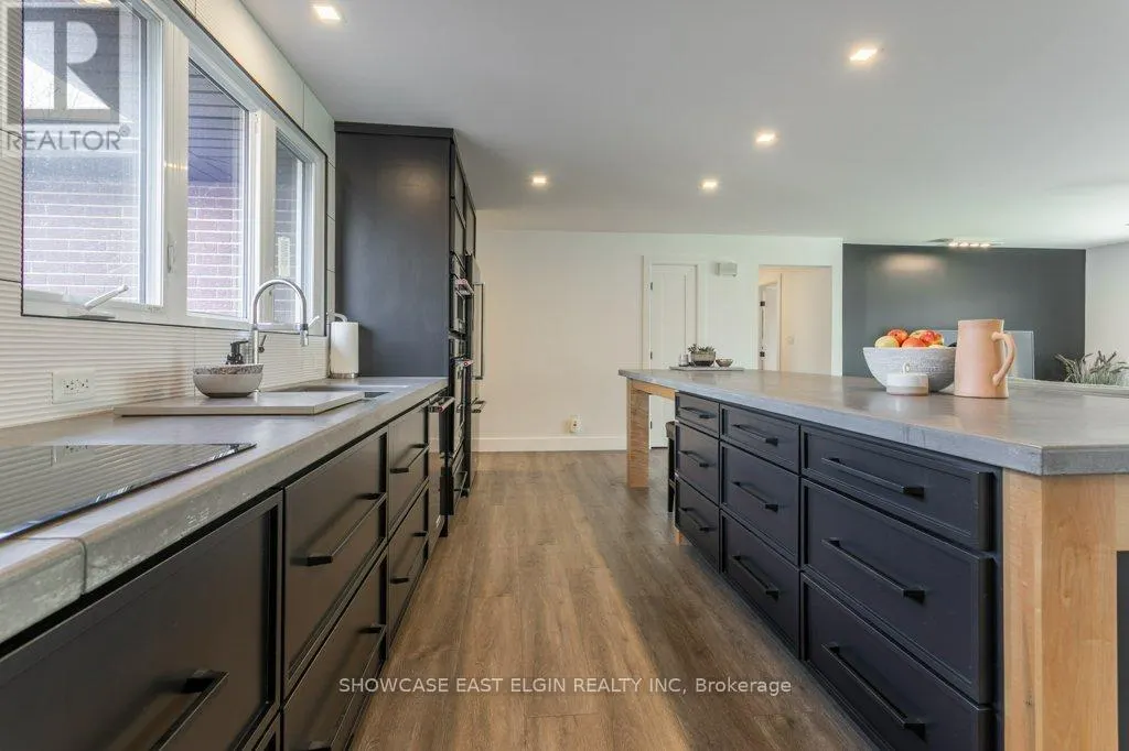 26 LAWRENCE CRESCENT