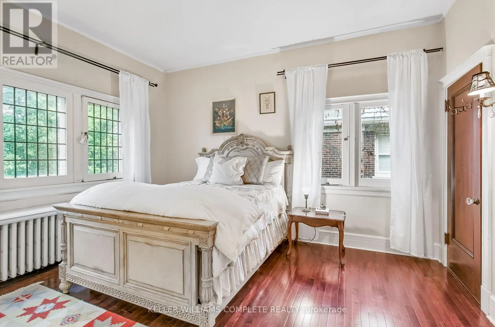 122 DUFFERIN AVENUE