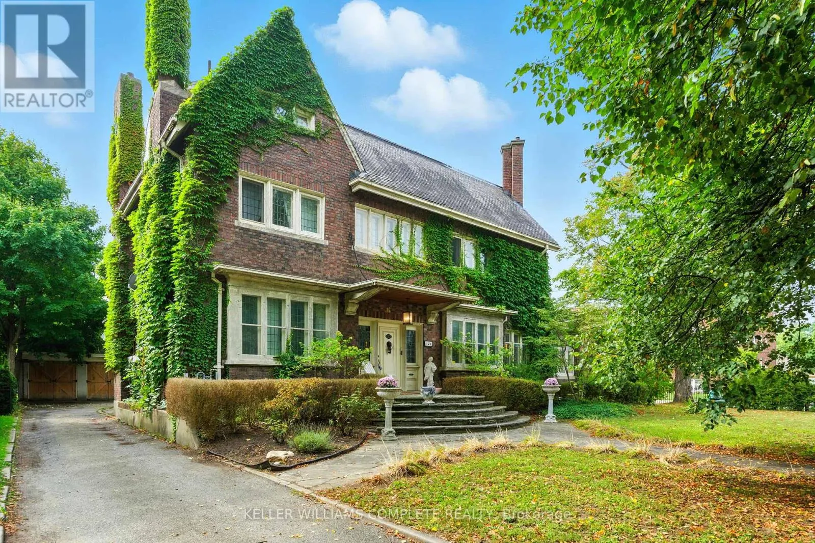 122 DUFFERIN AVENUE