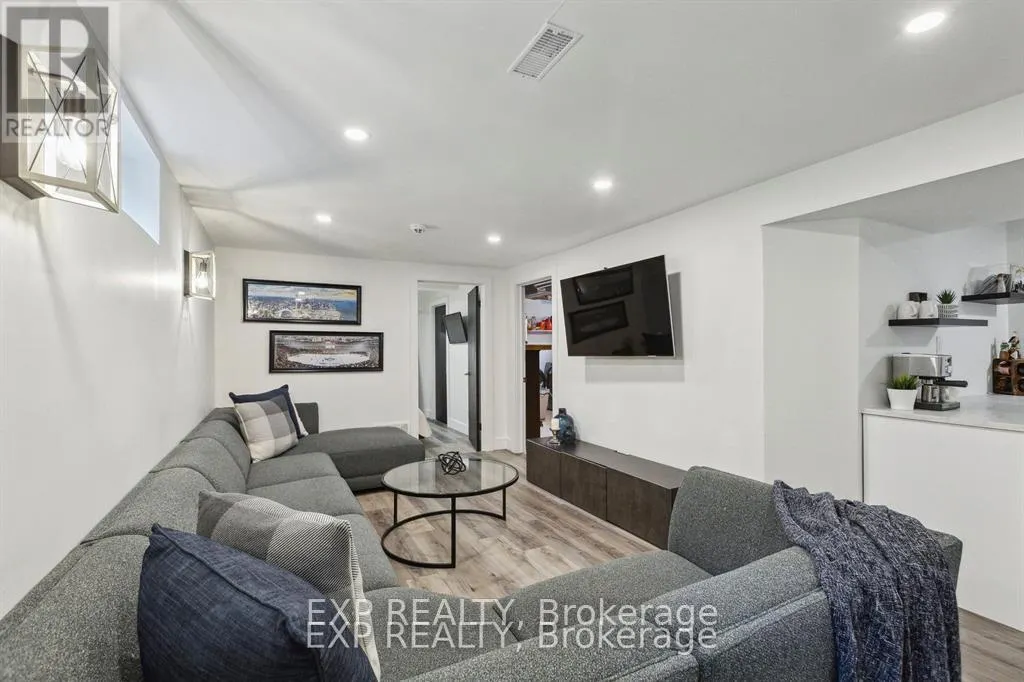 77 IMPERIAL ROAD N