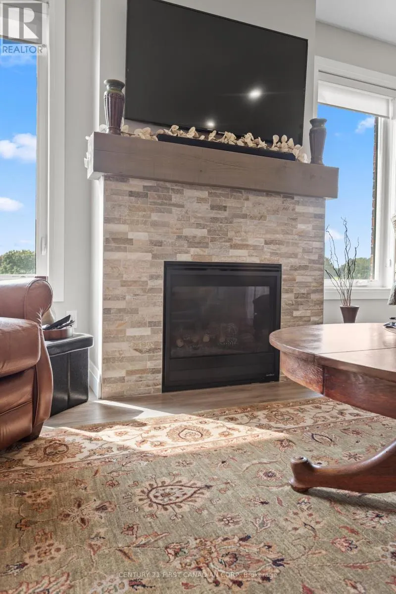 3 - 10038 OXBOW DRIVE, #3