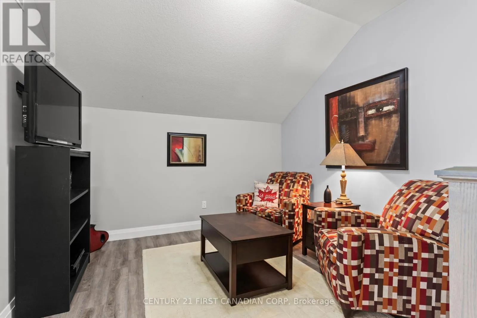3 - 10038 OXBOW DRIVE, #3
