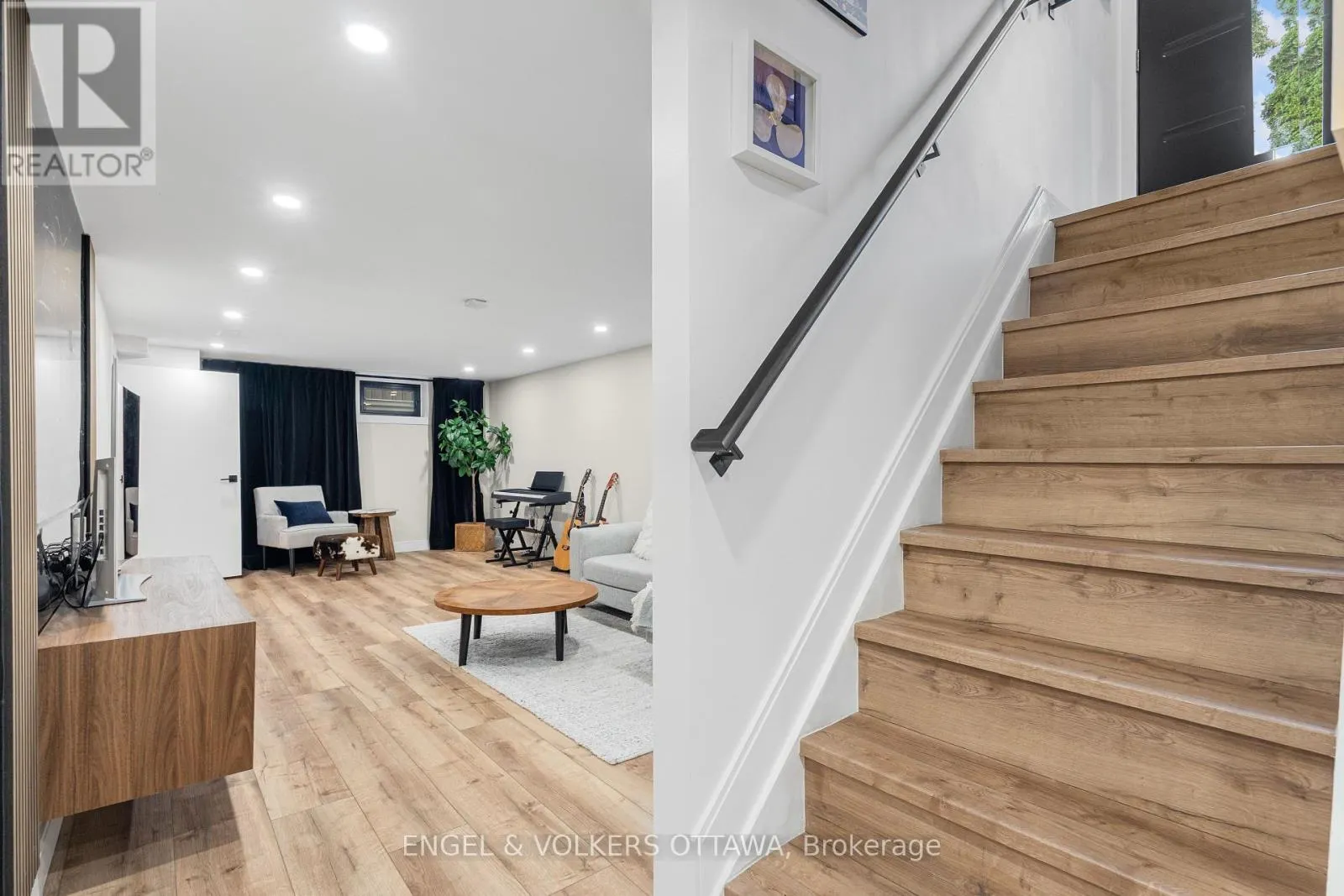 2 DAVIES COURT