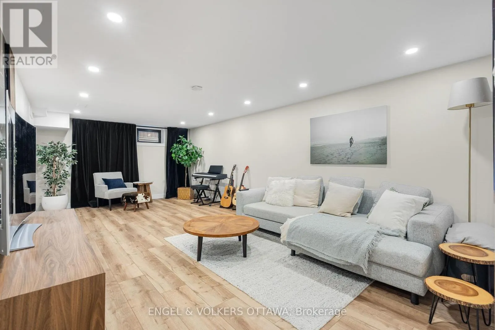 2 DAVIES COURT