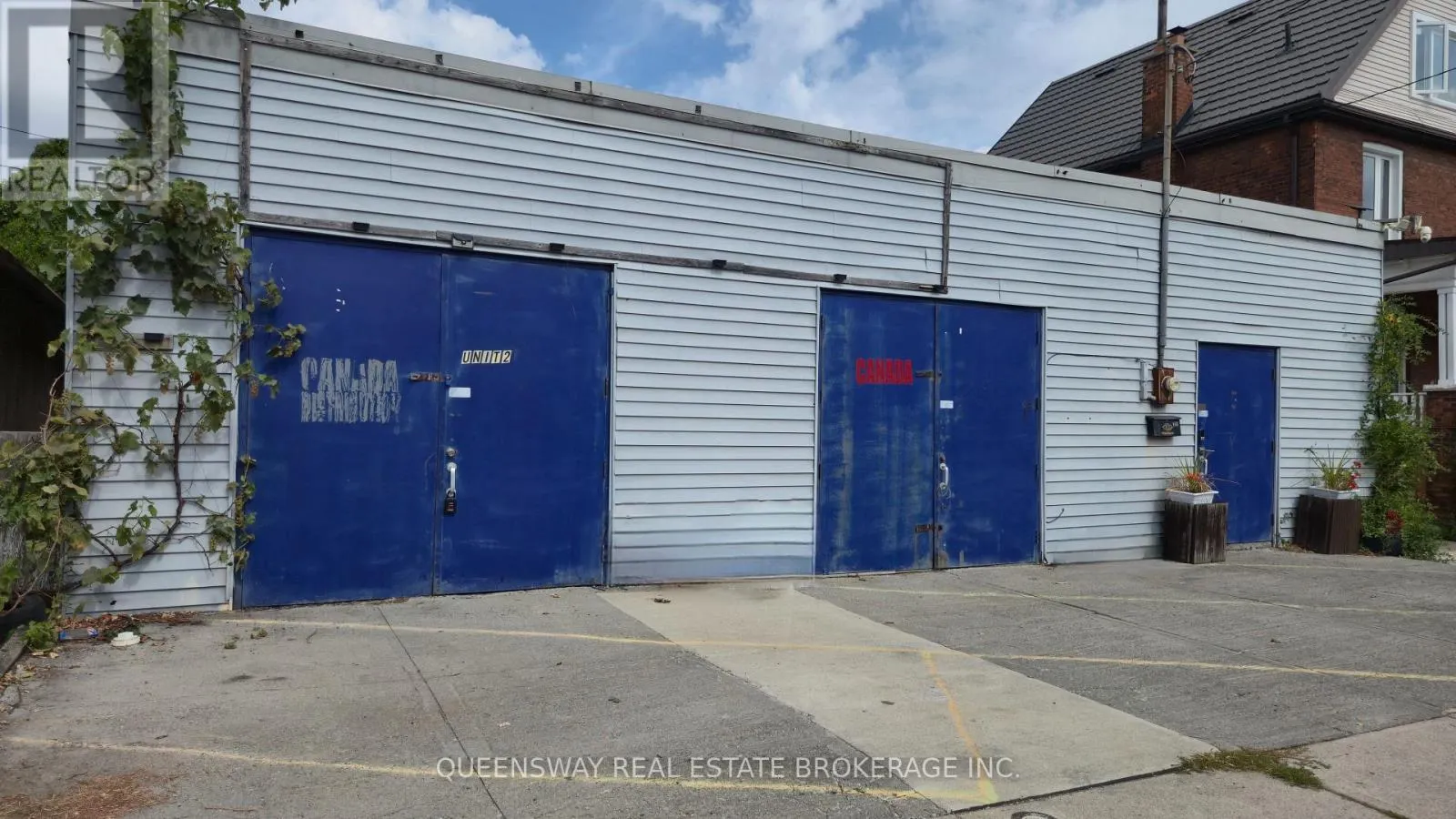321 ROBERT STREET